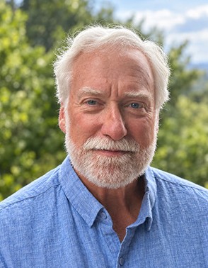 Portrait of author Steven Curley